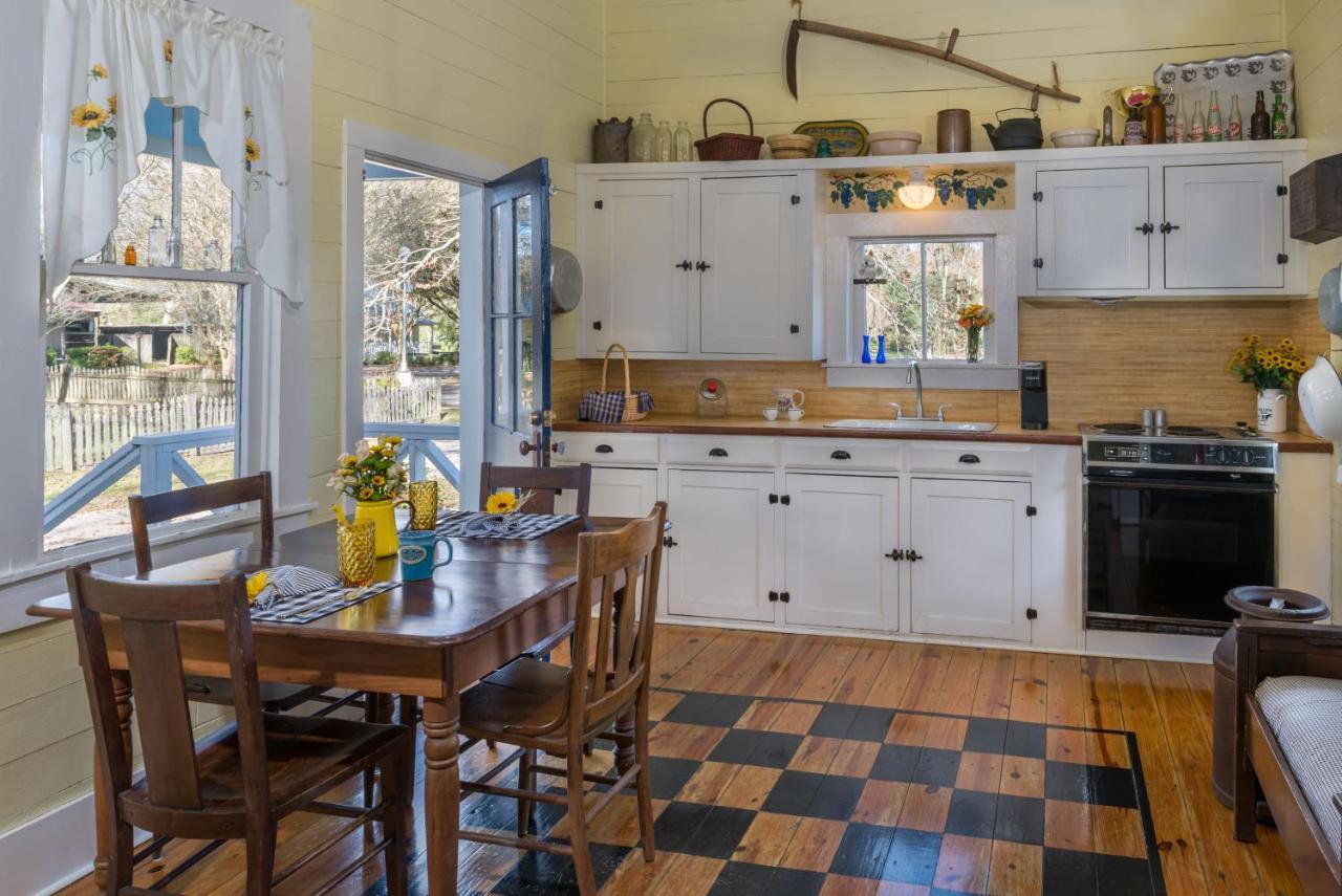Maison D'Memoire Bed&Breakfast Cottages Rayne Exterior foto
